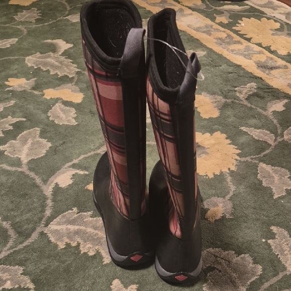 Muck Plaid Rain Boots - Picture 4 of 6